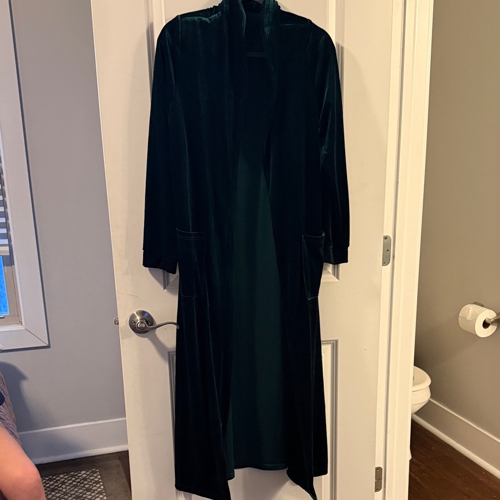 Luxurious Velvet Cardigan in Rich Green